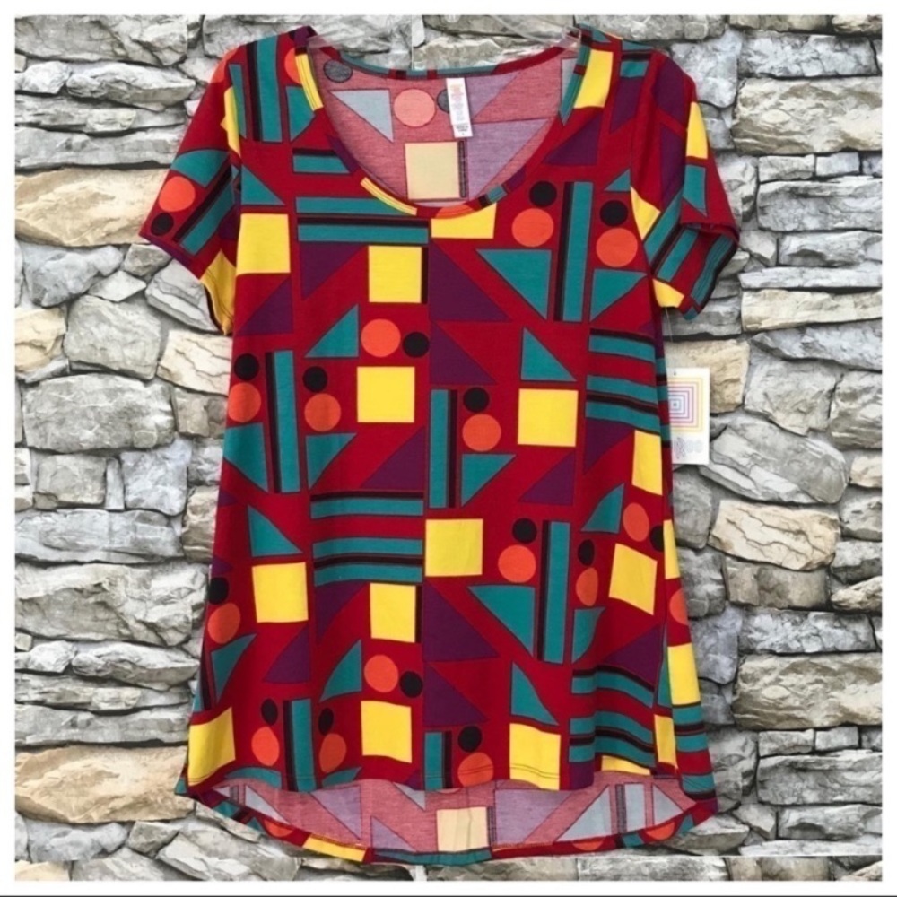 #23 NWT LulaRoe Classic T Shirt Geometrical Deco Graphic Tunic Top Shirt Small